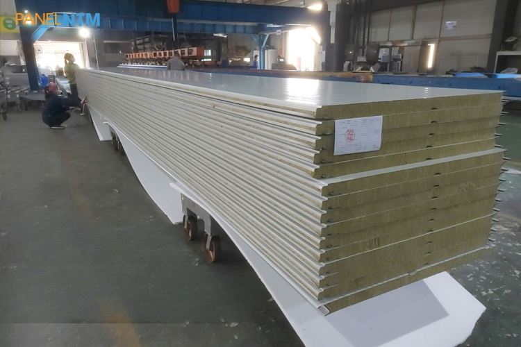 Lõi bông khoáng làm panel kho lạnh