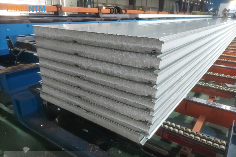 Lõi ốp EPS làm panel kho lạnh