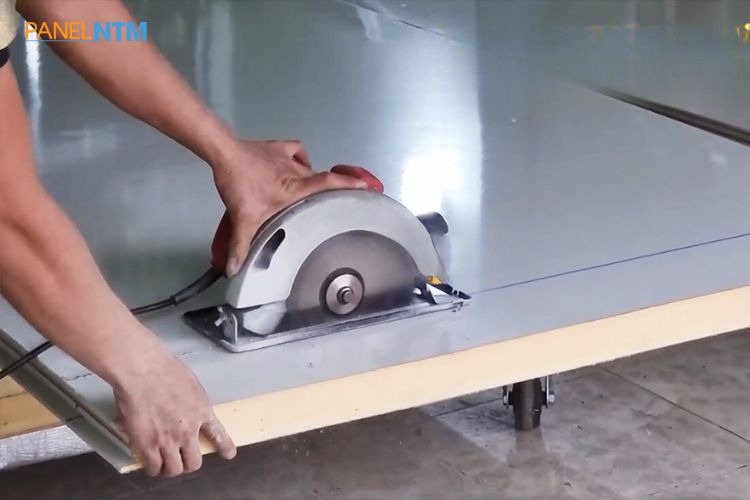 Lỗi 3: Cắt panel không đúng kỹ thuật